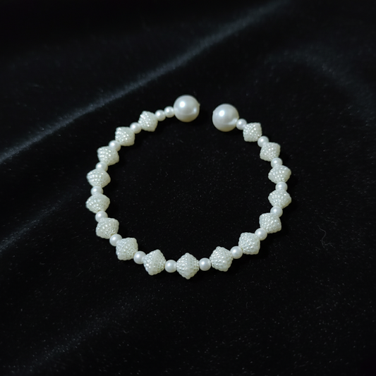 Elegant Pearl Beaded Bracelet – Lightweight 4.5g Premium Handcrafted Accessory